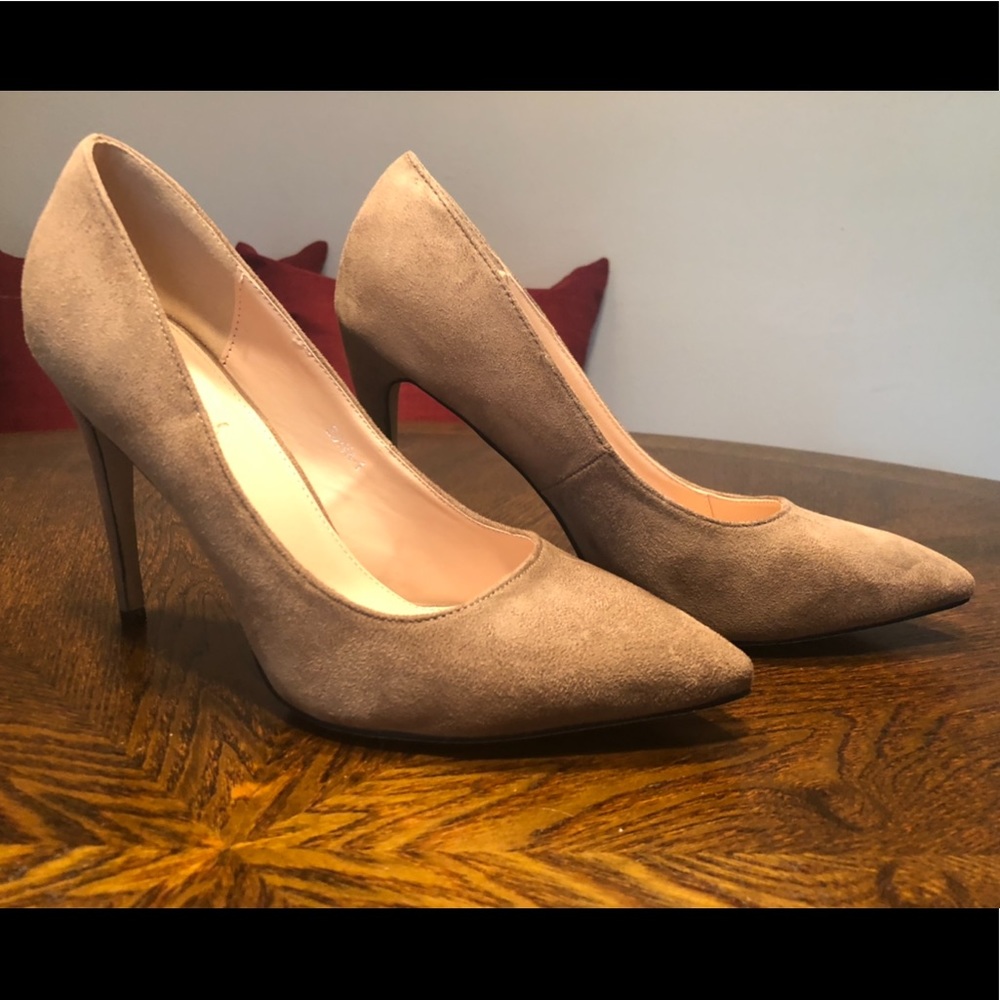 Taupe / Tan Suede Pumps